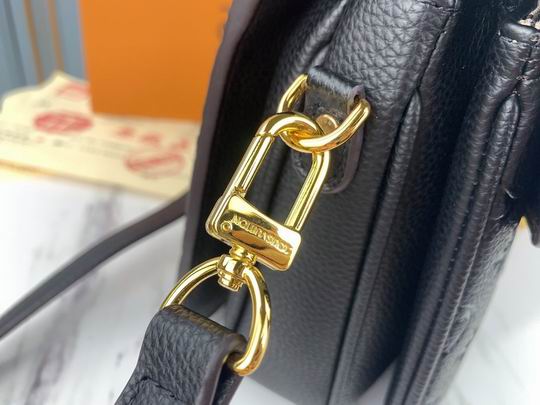 LU  Bag Black