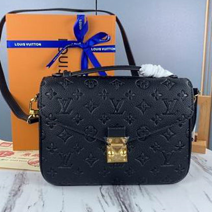 LU  Bag Black