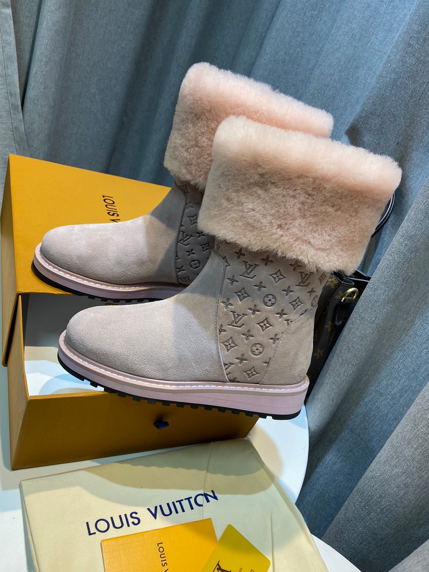 LU UGG  Boots