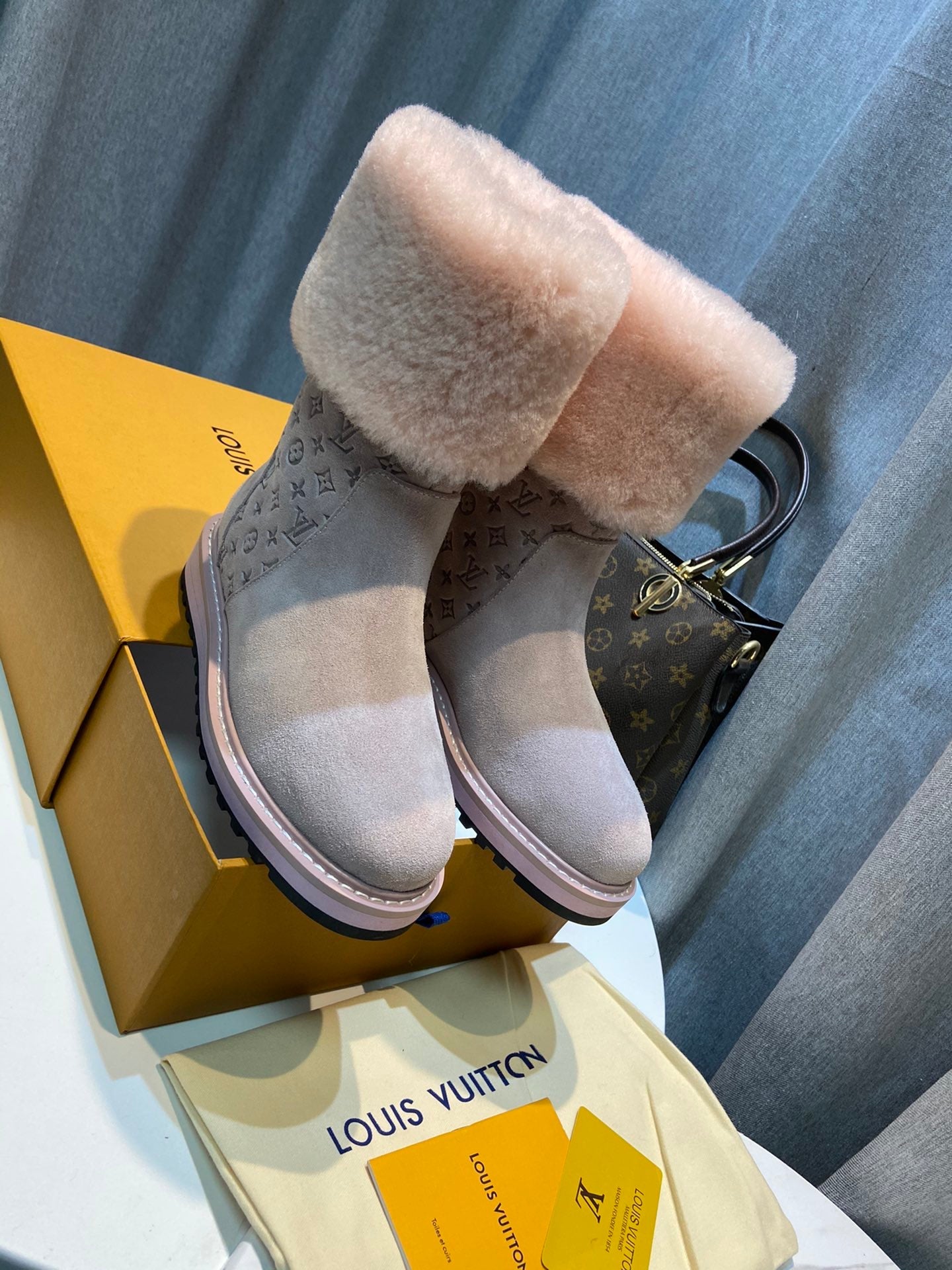 LU UGG  Boots