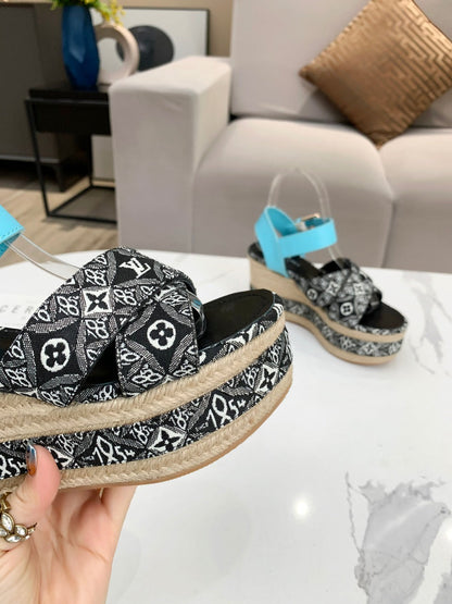 LU Wedge Sandals 2 Color's