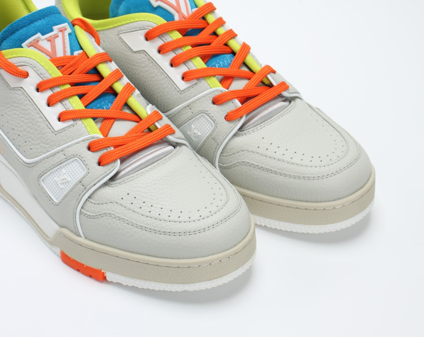 LU Sneakers  Run Away