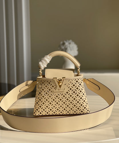 LU  Bag  2 Size 's  Handbag 2 Color 's
