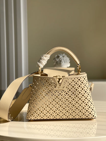 LU  Bag  2 Size 's  Handbag 2 Color 's
