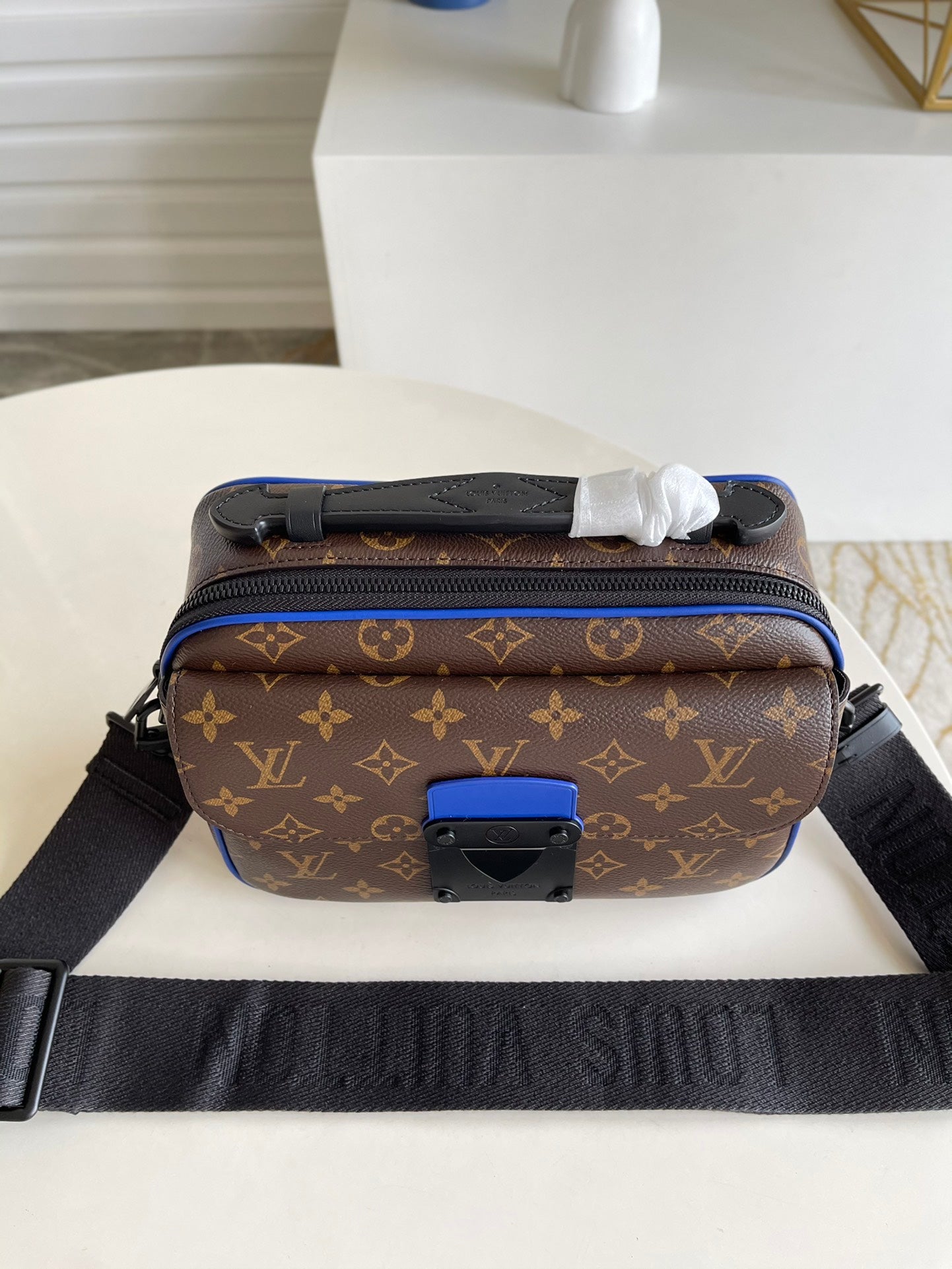 LU Messenger   Bag Lock 22 CM