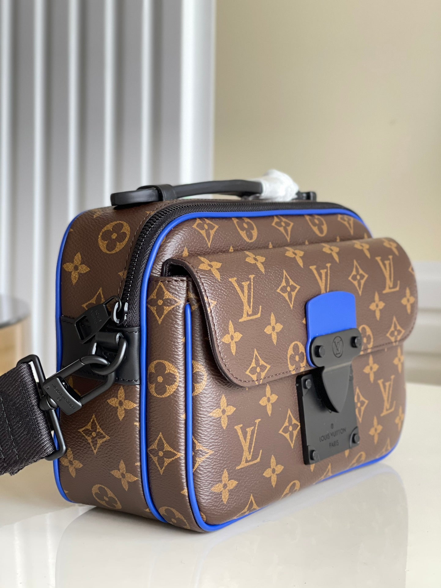 LU Messenger   Bag Lock 22 CM