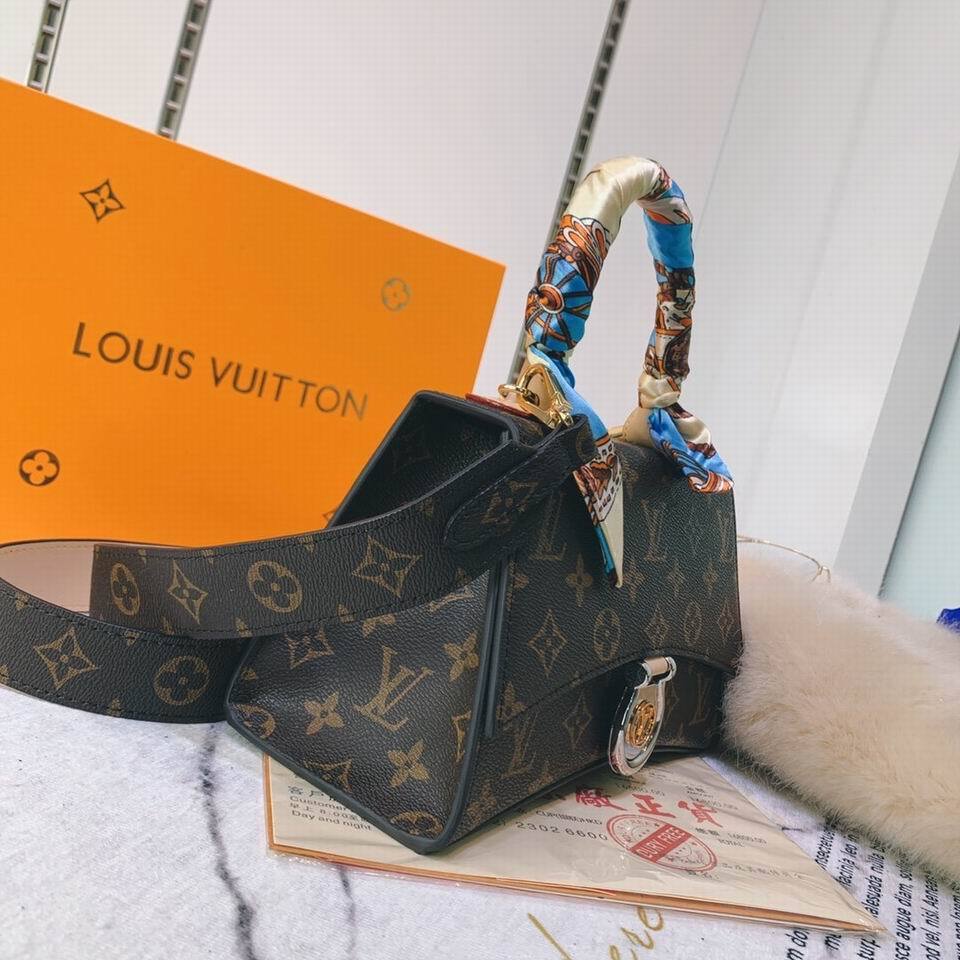 LU Bag Brown