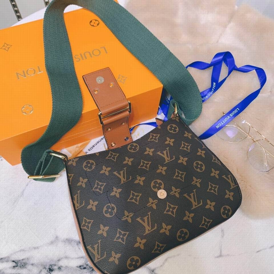 LU Bag Brown Messenger