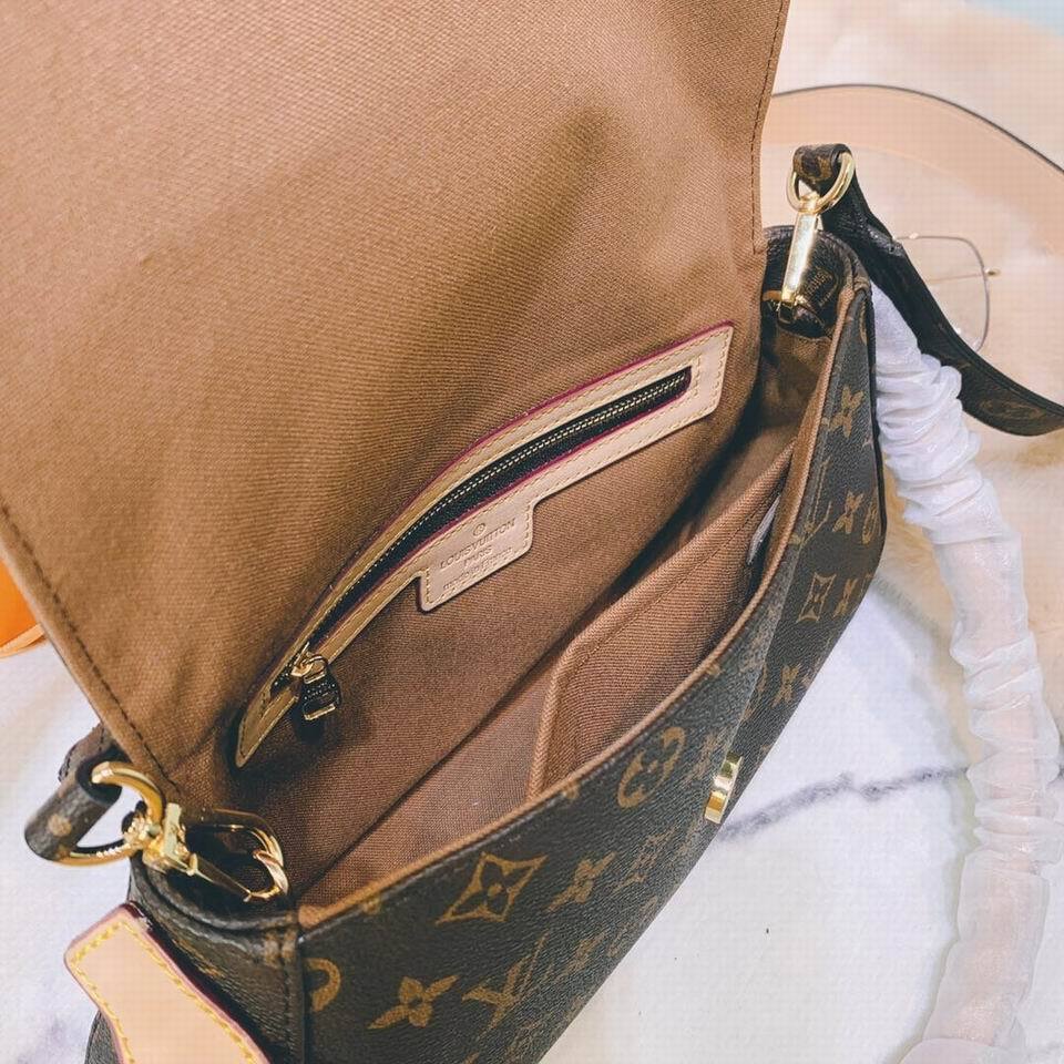 LU Bag Brown