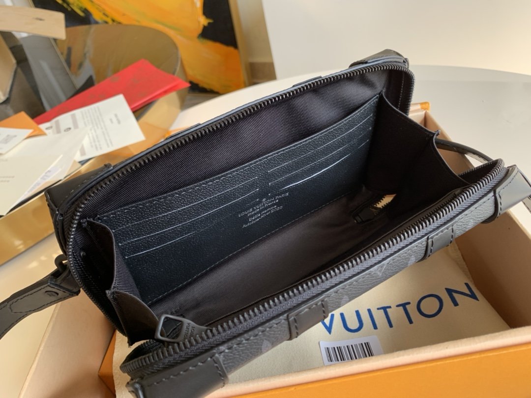 LU Bag  Black 22 cm trunk