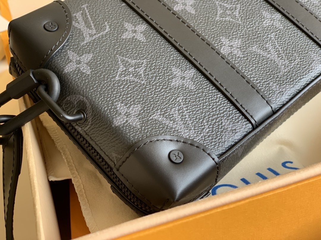 LU Bag  Black 22 cm trunk
