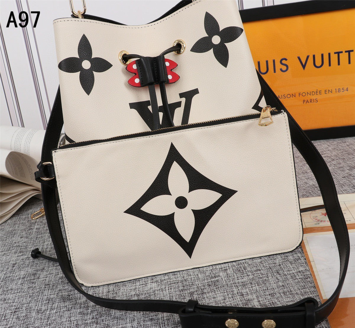 LU Neo Leather E Bag