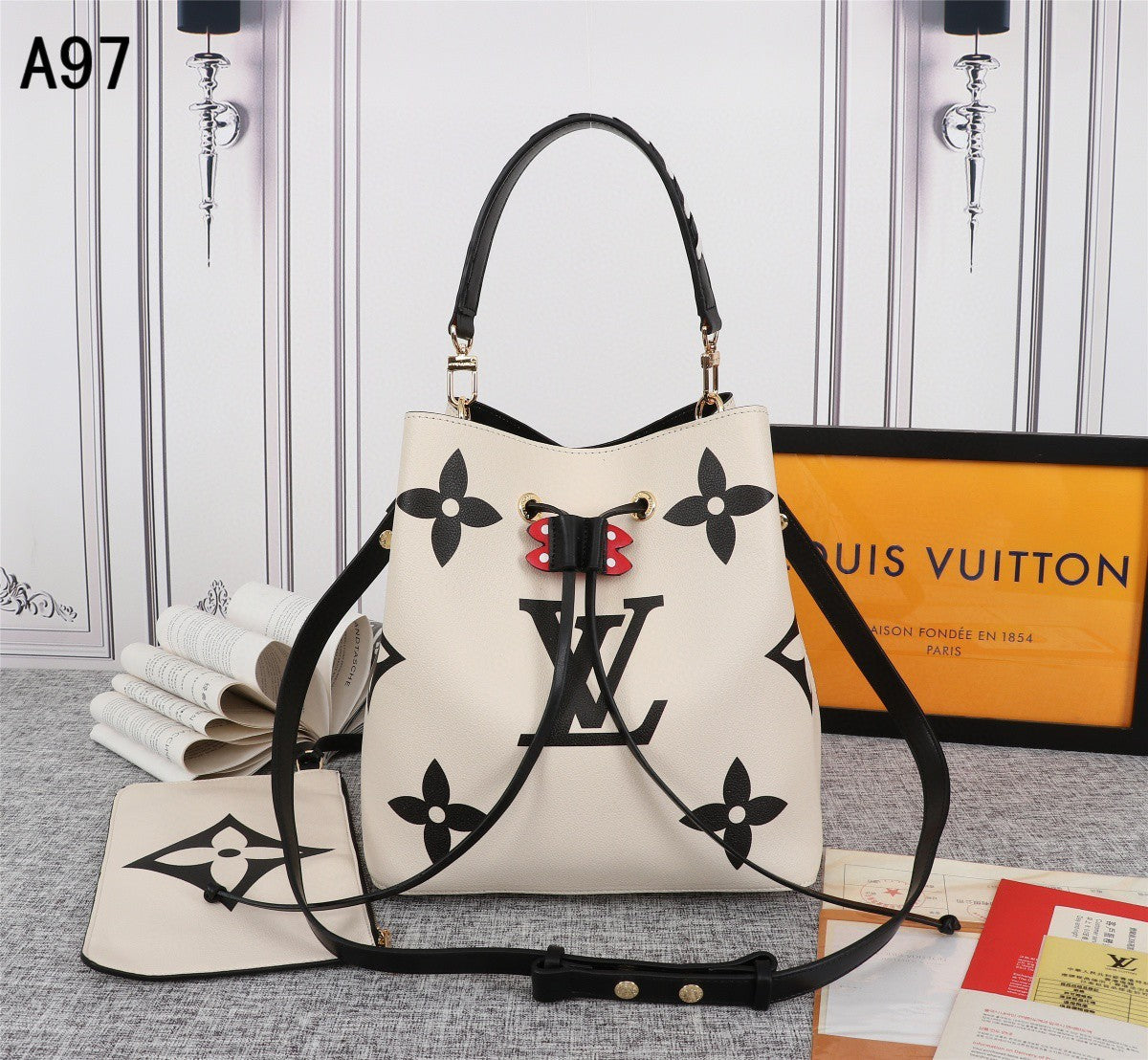 LU Neo Leather E Bag