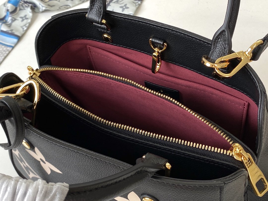 LU Bag Black Logo
