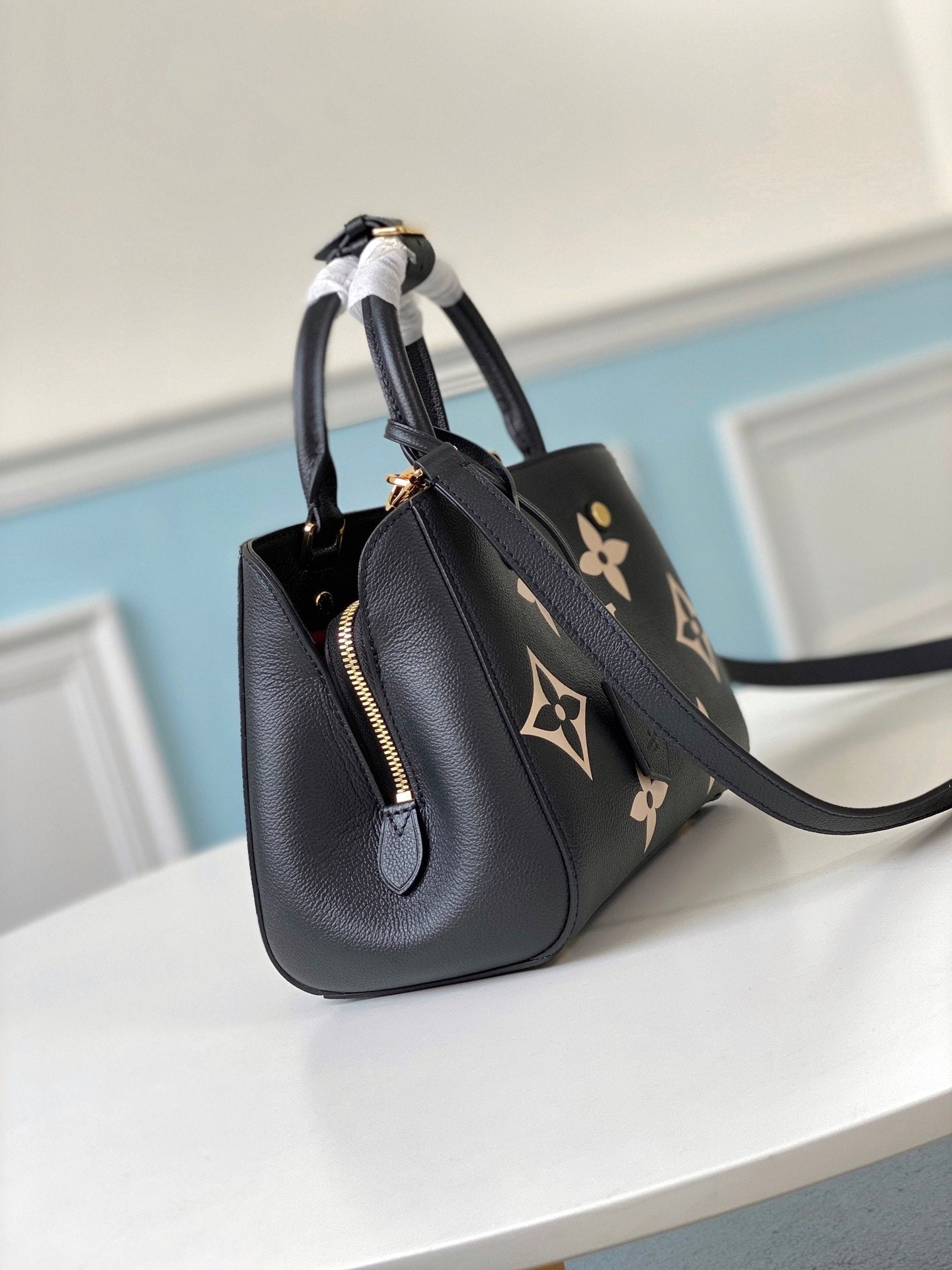 LU Bag Black Logo