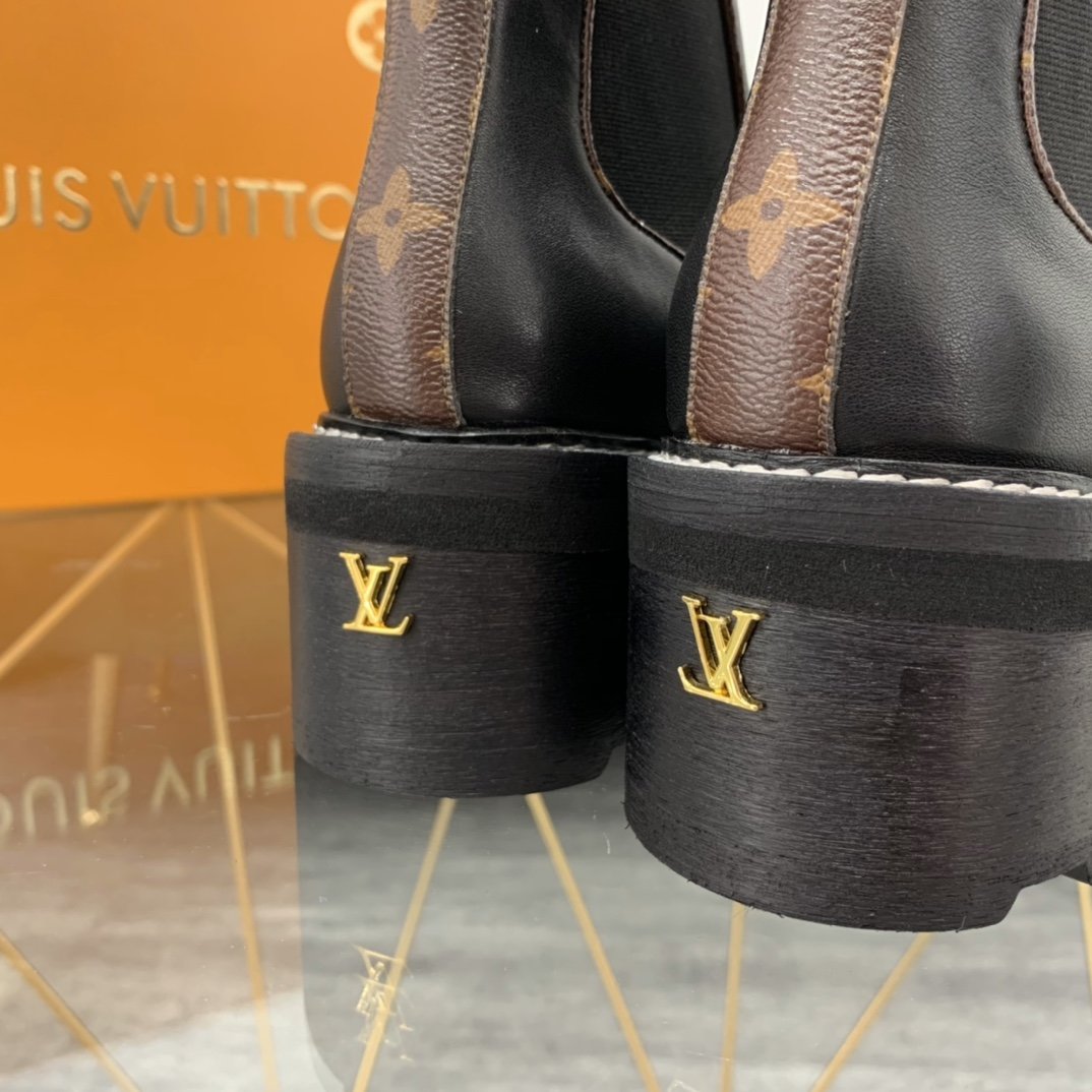 LU Boots  Black