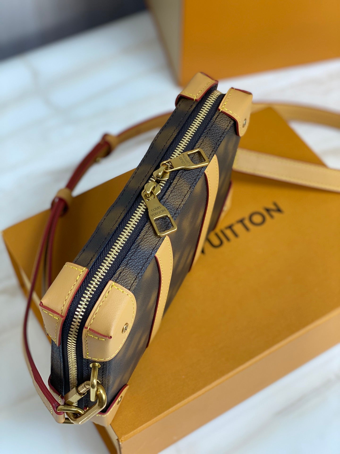 LU   Bag  Messenger 22 cm  Blurry