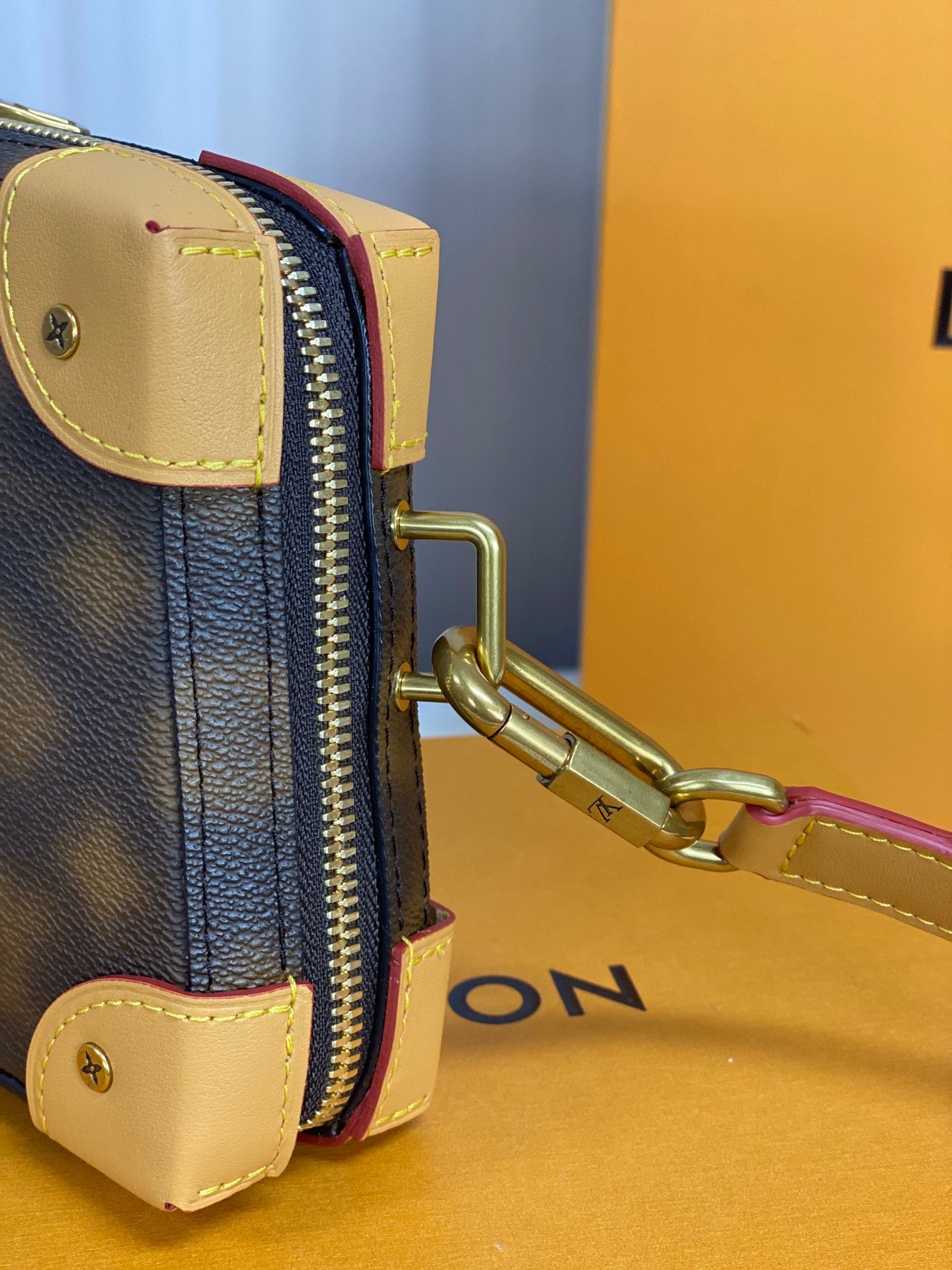 LU   Bag  Messenger 22 cm  Blurry