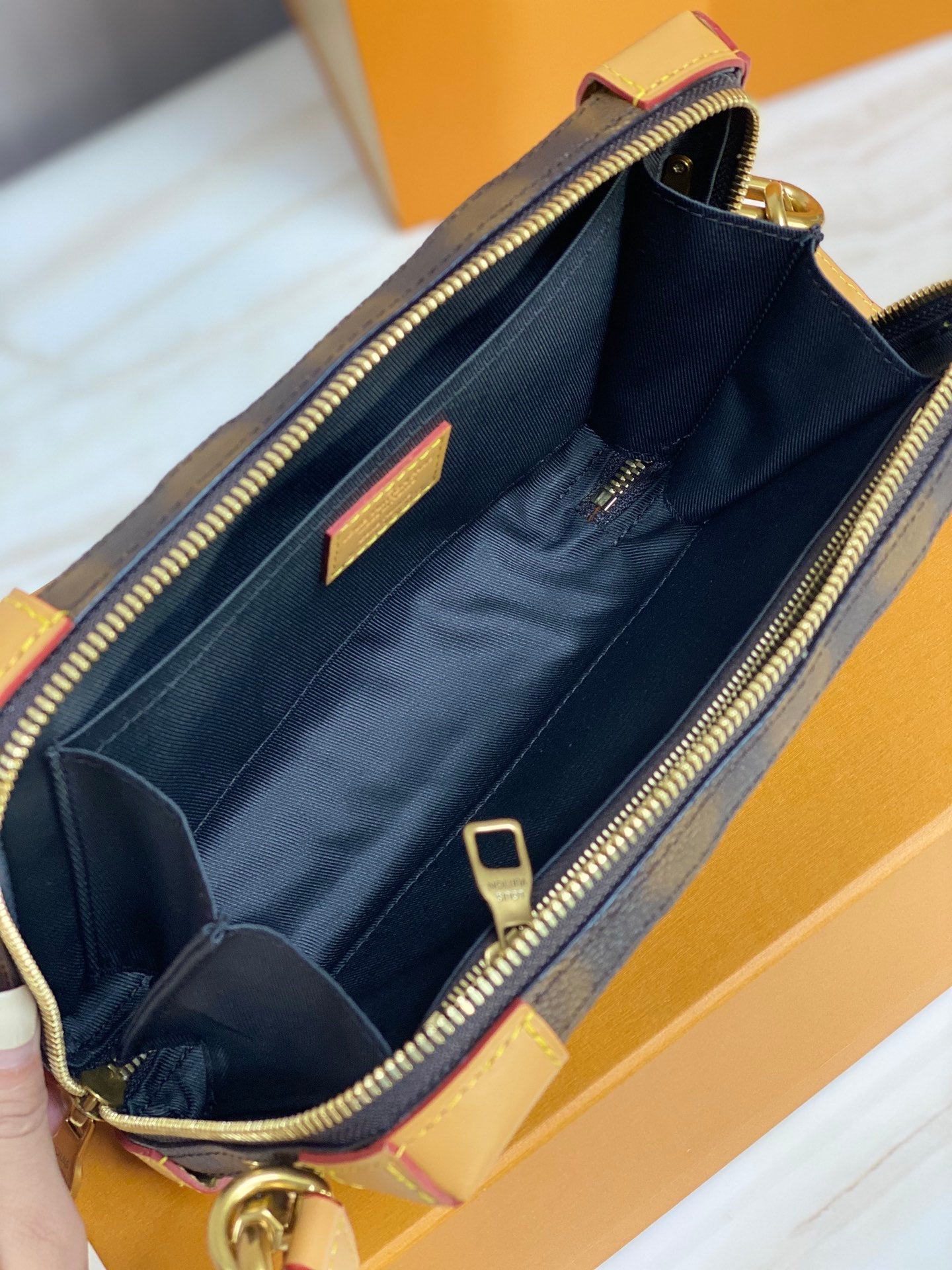 LU   Bag  Messenger 22 cm  Blurry