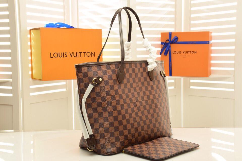 LU Never Leather E Bag