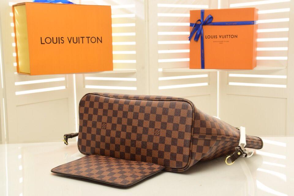 LU Never Leather E Bag