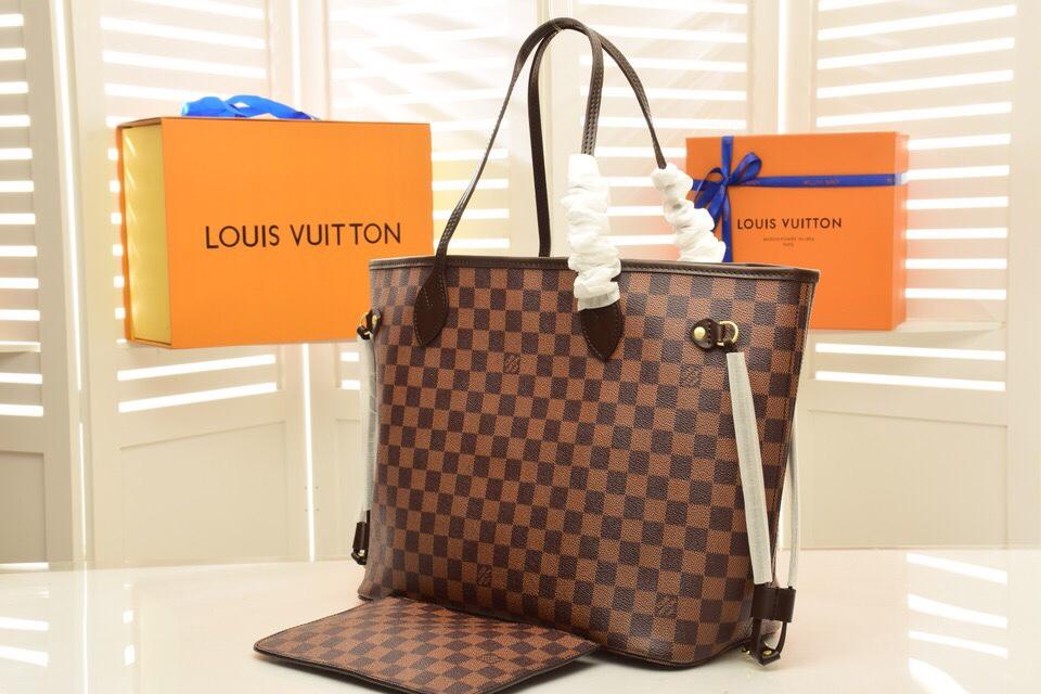 LU Never Leather E Bag