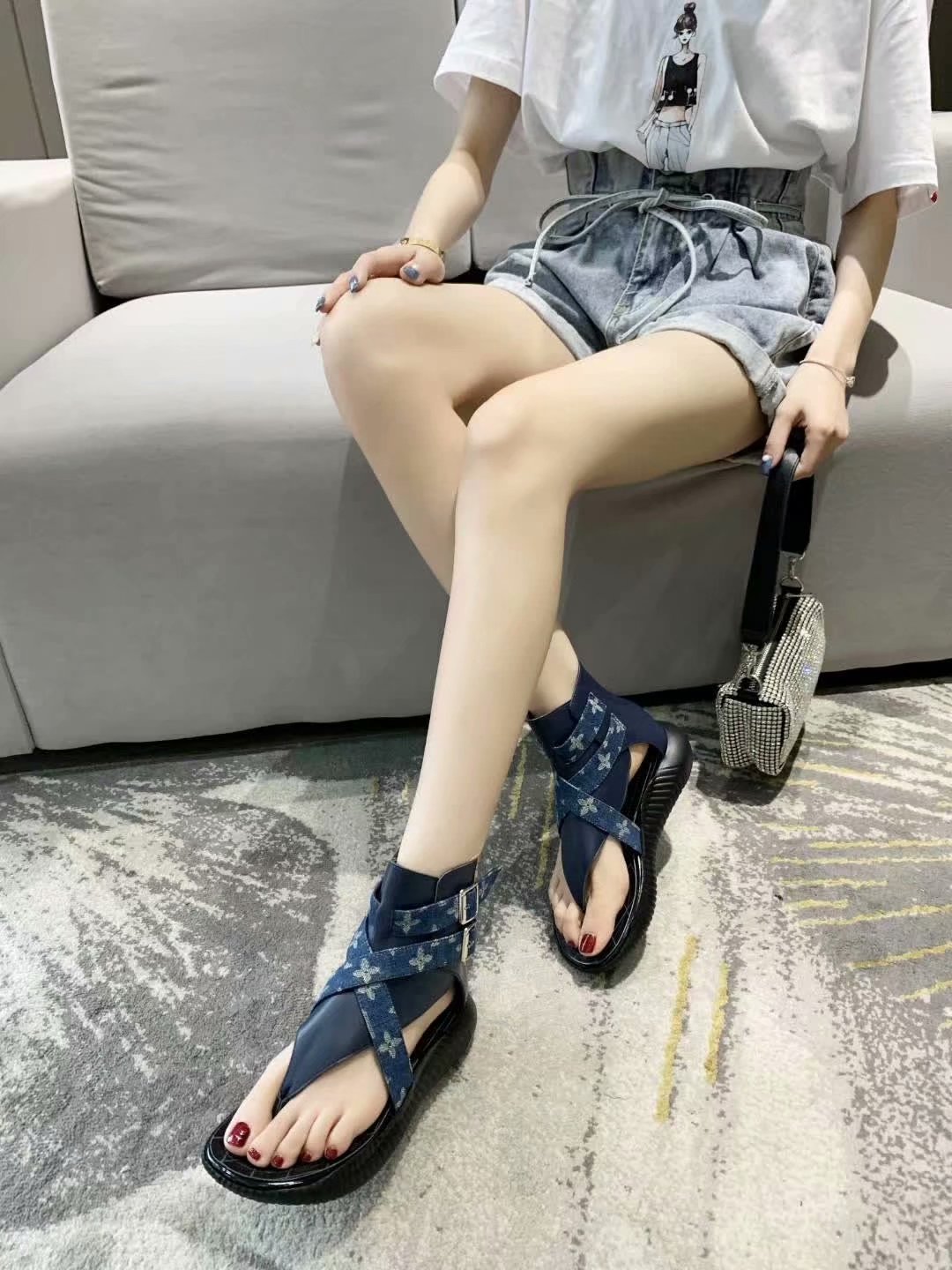 LU Sandals