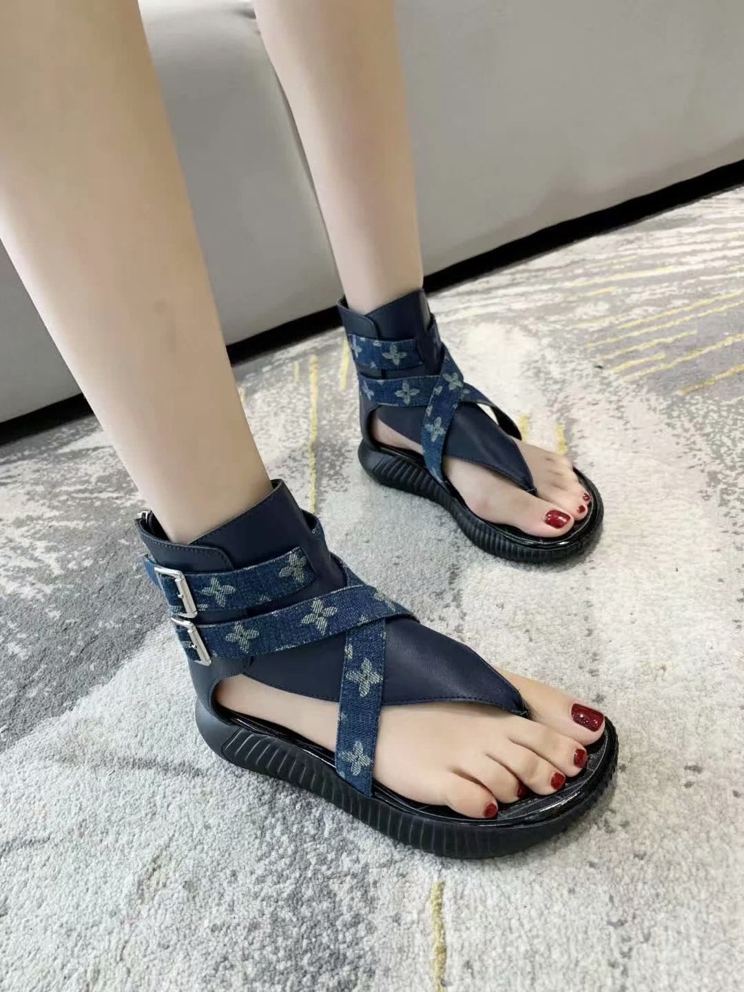 LU Sandals
