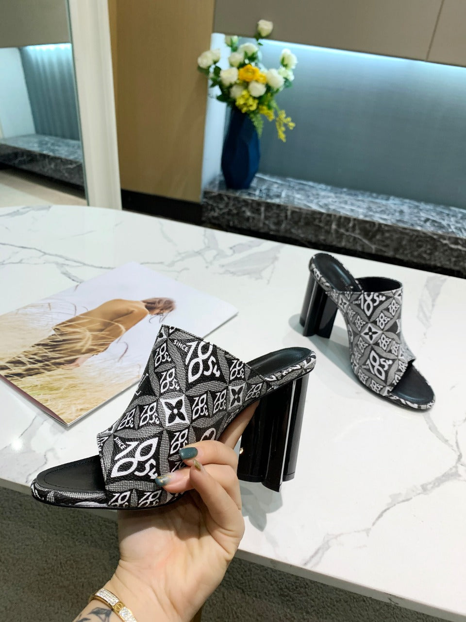 LU Slippers Heels