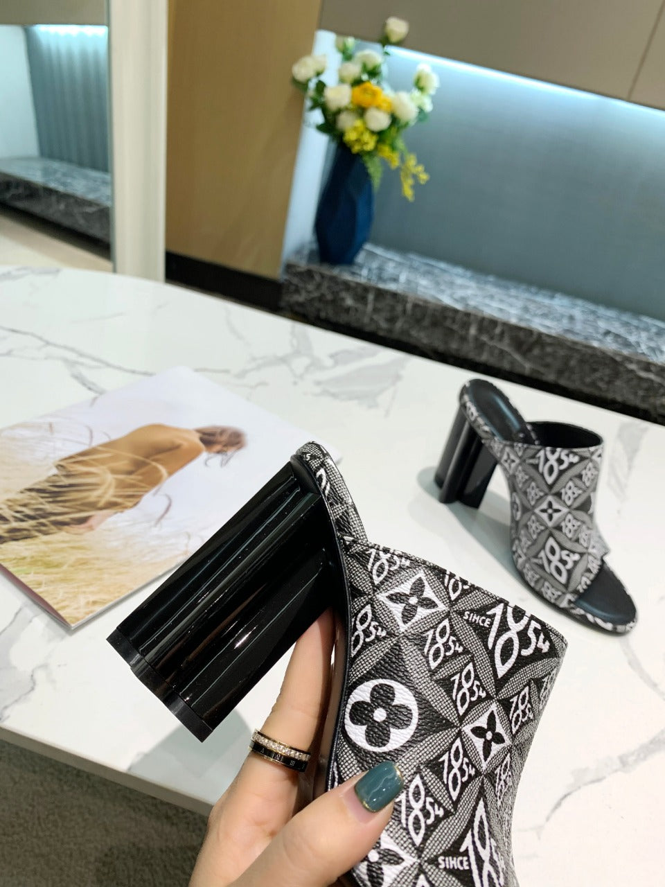 LU Slippers Heels