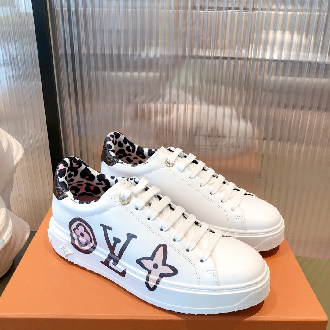 LU Sneakers Time Out