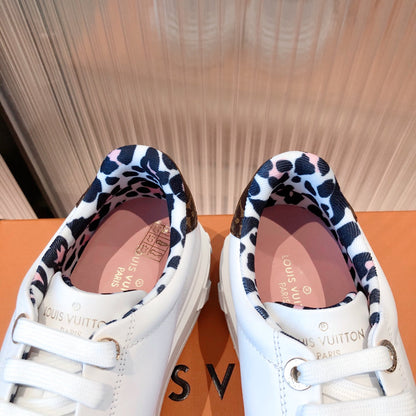 LU Sneakers Time Out