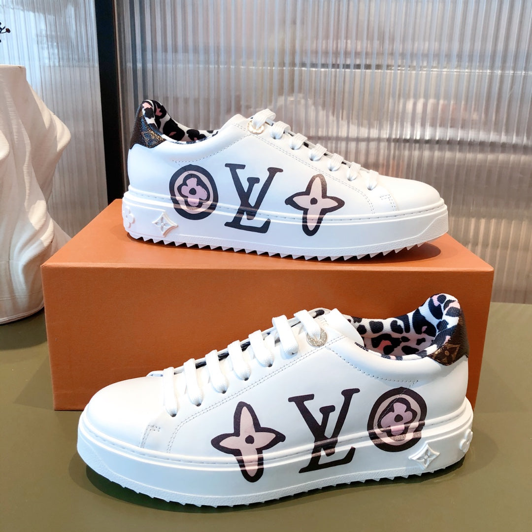 LU Sneakers Time Out