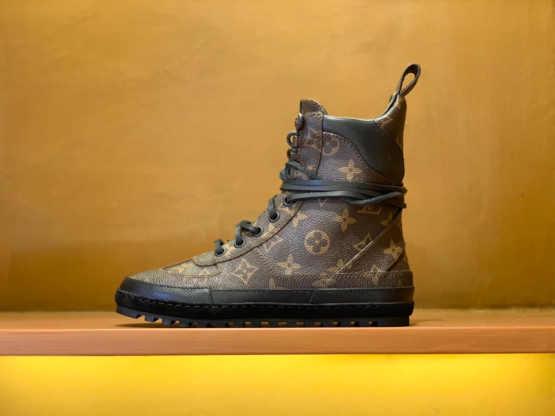 LU  Sneakers High Monogram