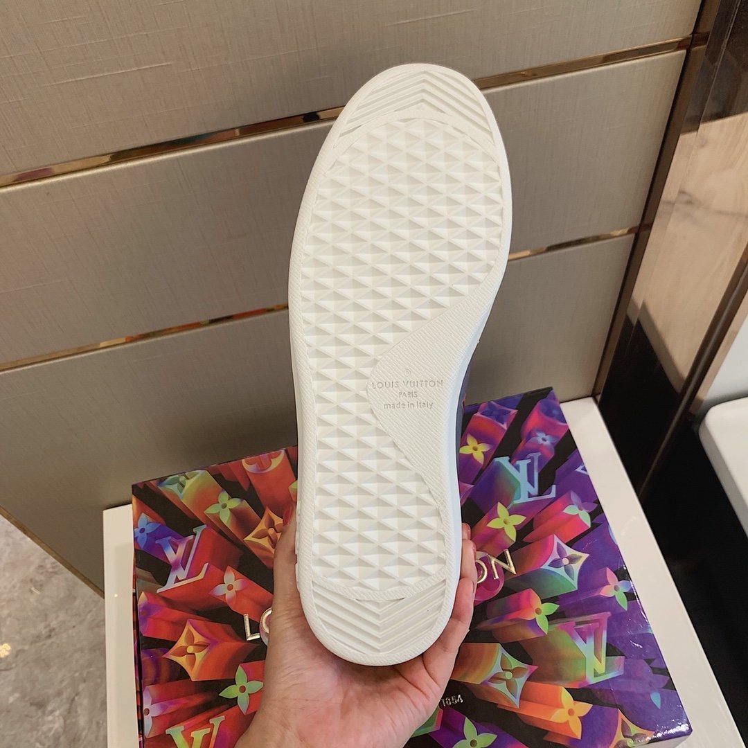 LU Sneakers