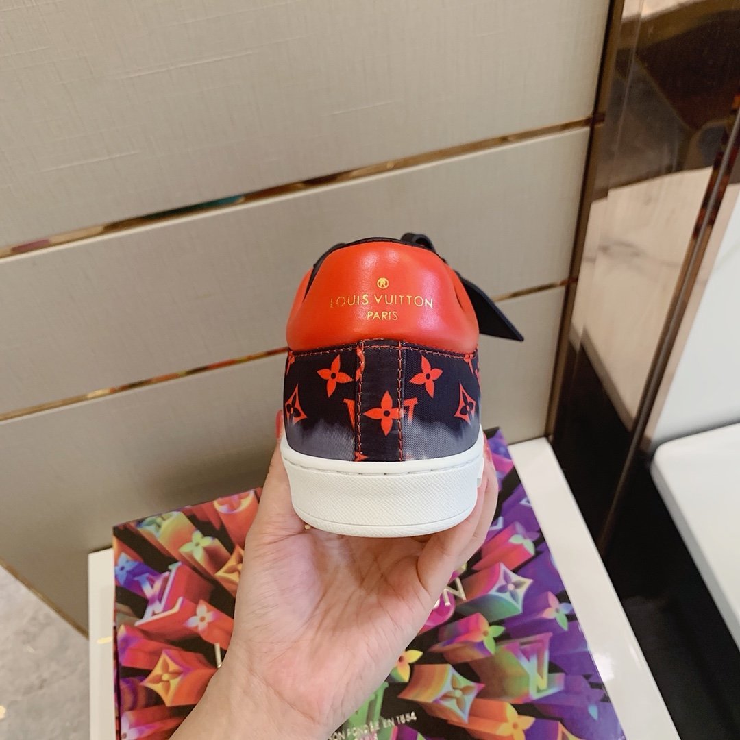 LU Sneakers