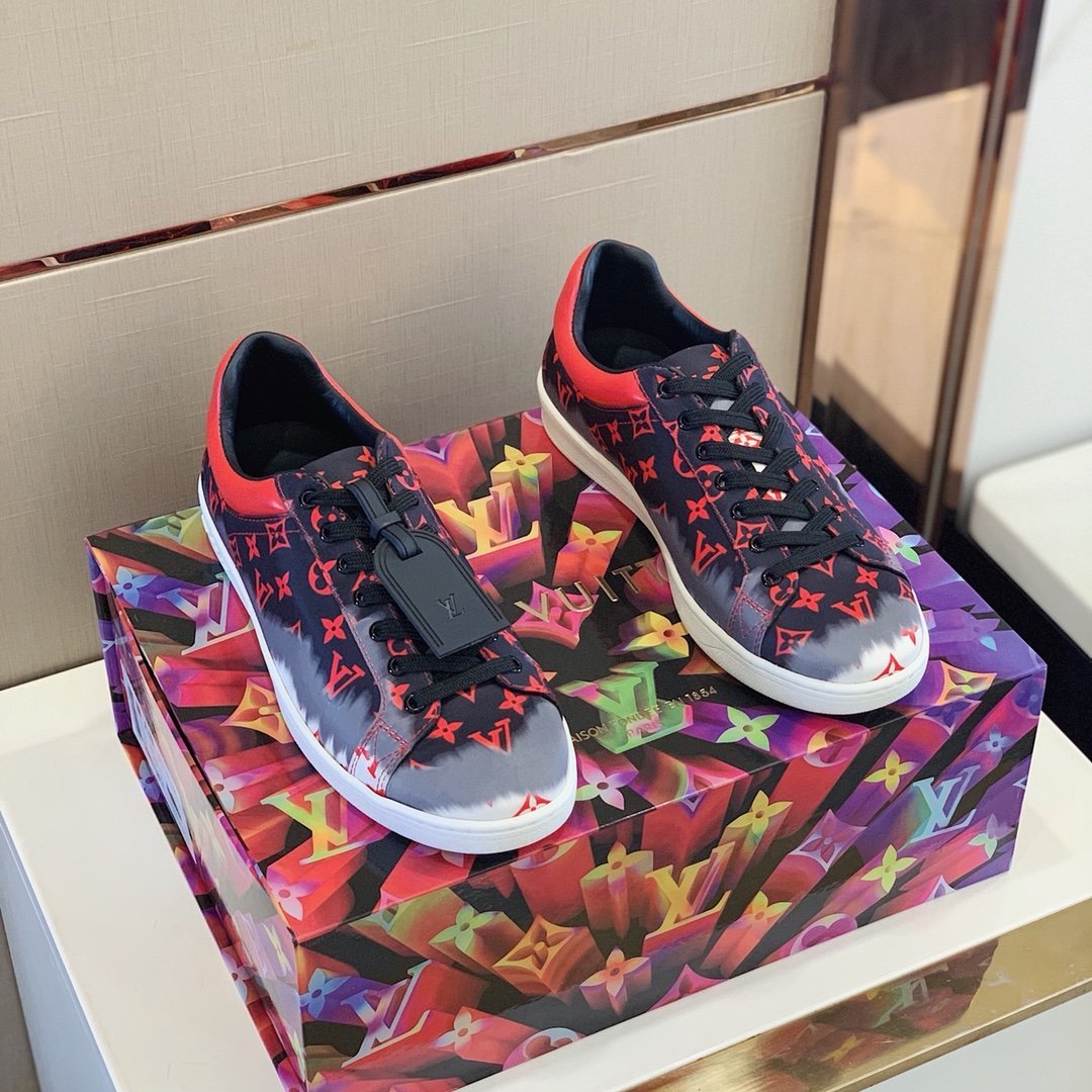 LU Sneakers