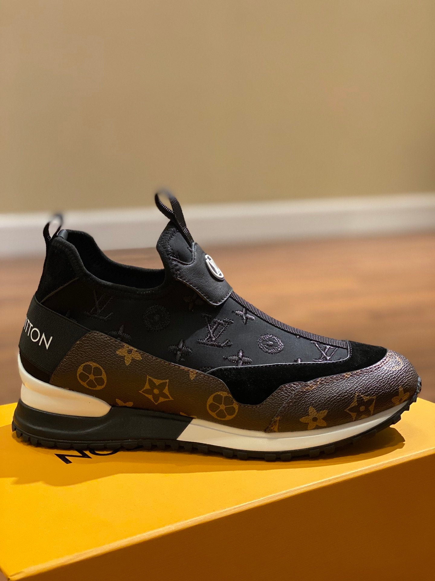 LU Sneakers Brown Black