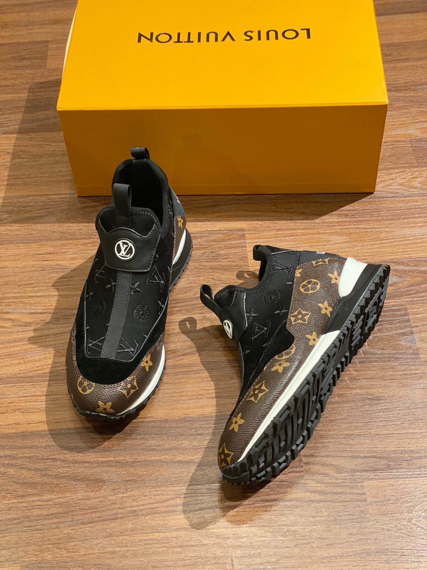 LU Sneakers Brown Black