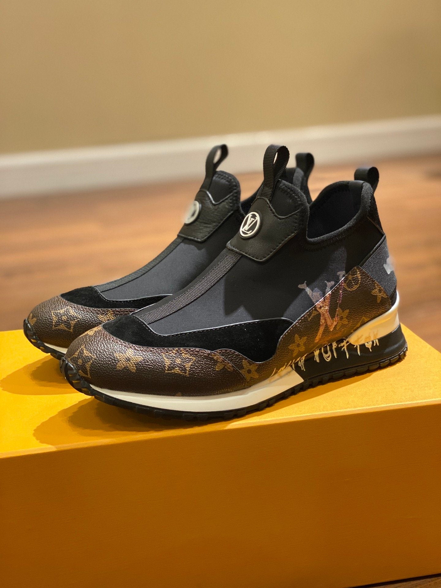 LU Sneakers Brown Black