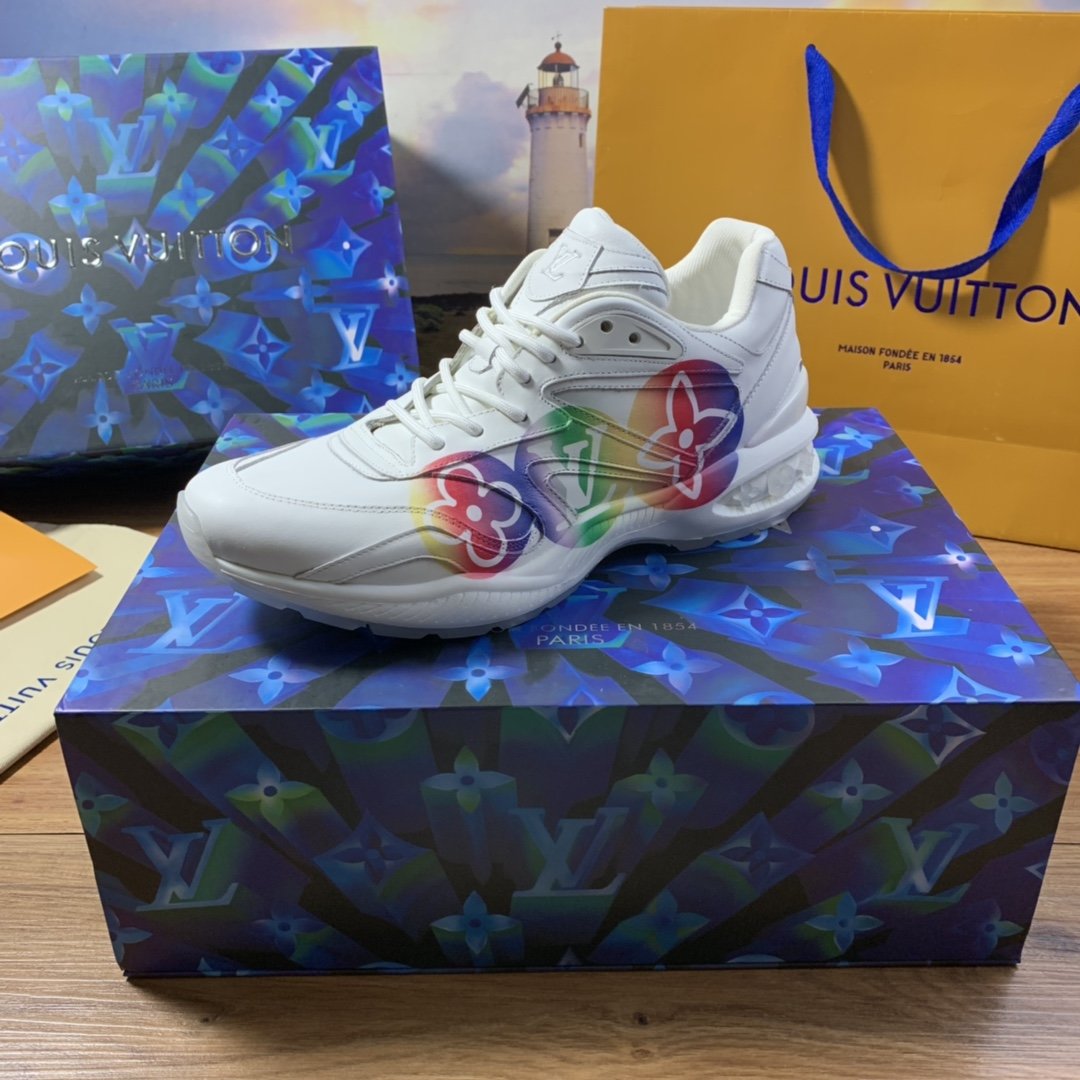 LU  Sneakers  Logo