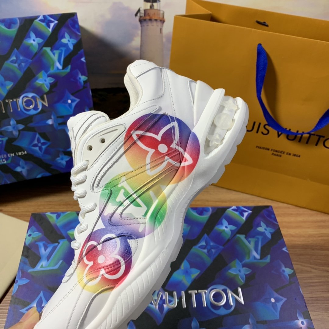 LU  Sneakers  Logo