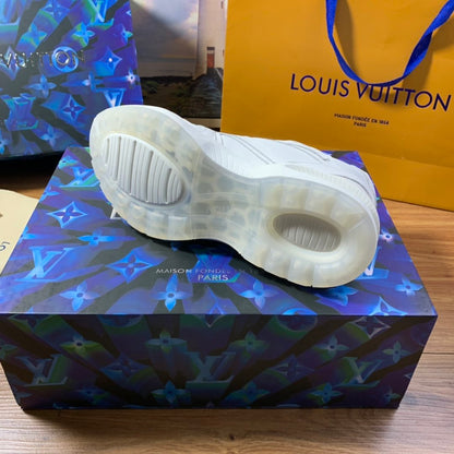 LU  Sneakers  Logo