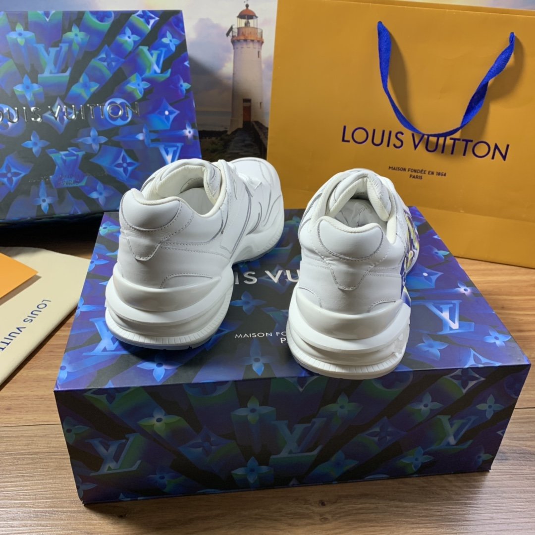 LU  Sneakers  Logo