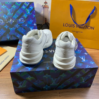 LU  Sneakers  Logo