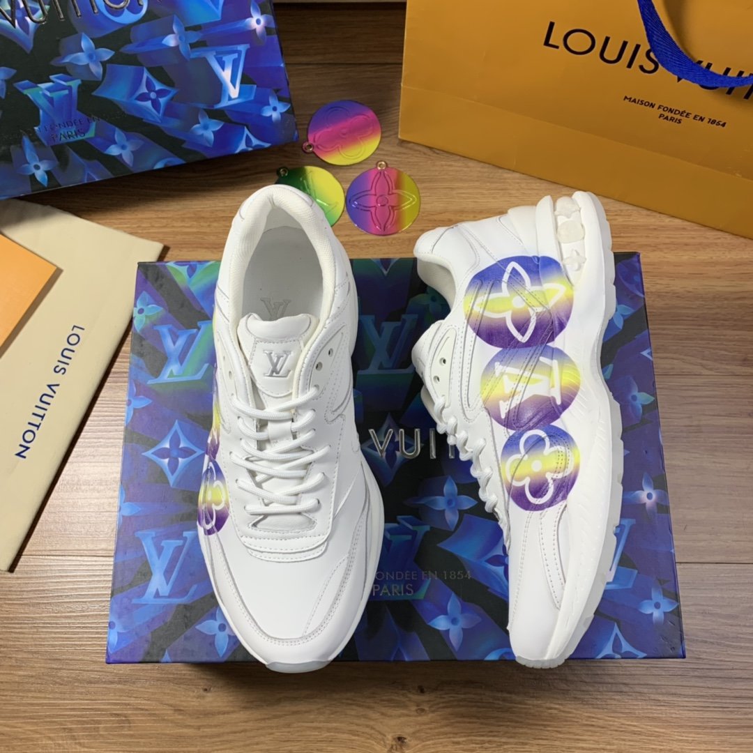 LU  Sneakers  Logo