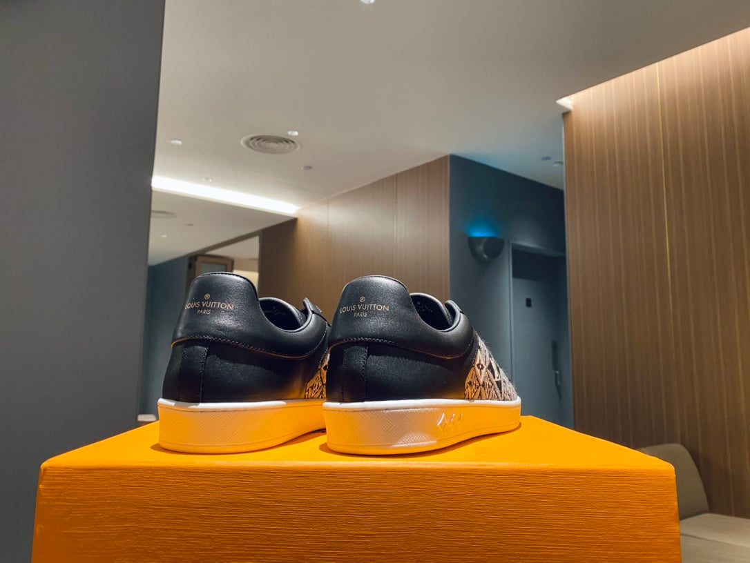LU Sneakers  Run Away