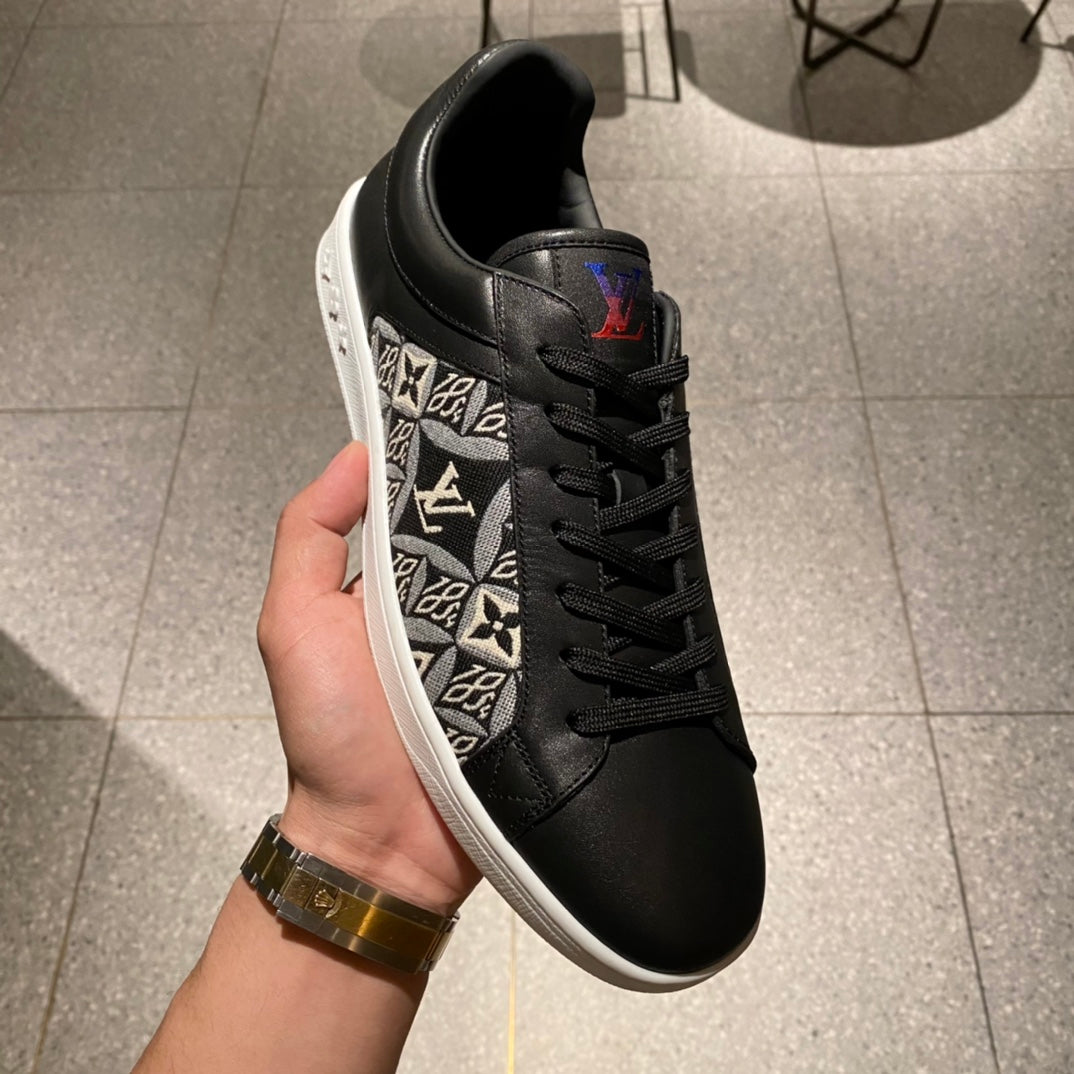 LU Sneakers  Run Away