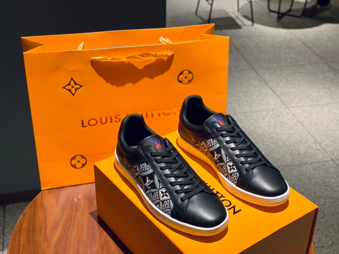 LU Sneakers  Run Away