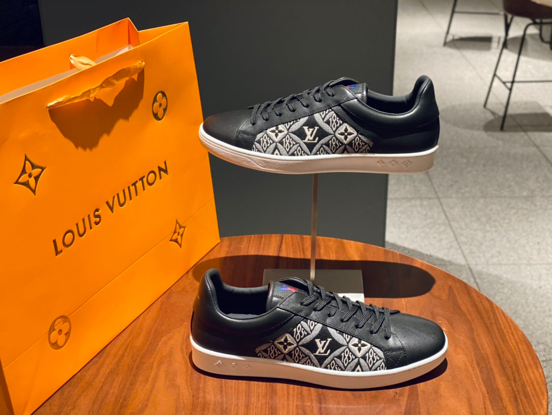 LU Sneakers  Run Away